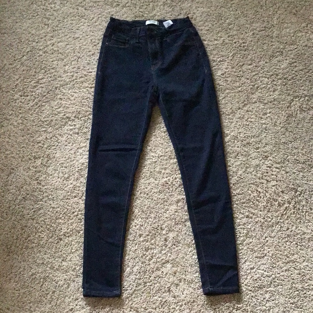 Dark blue girls skinny jeans.